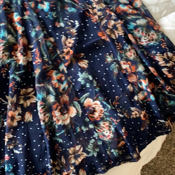 Long pull on floral skirt 🌺 - Picture 9 of 10
